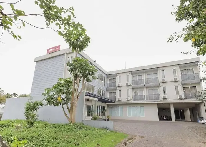 Reddoorz Plus At Riverside Malang