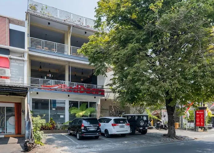 RedDoorz Premium @ Jalan Cengkeh Malang Hotel